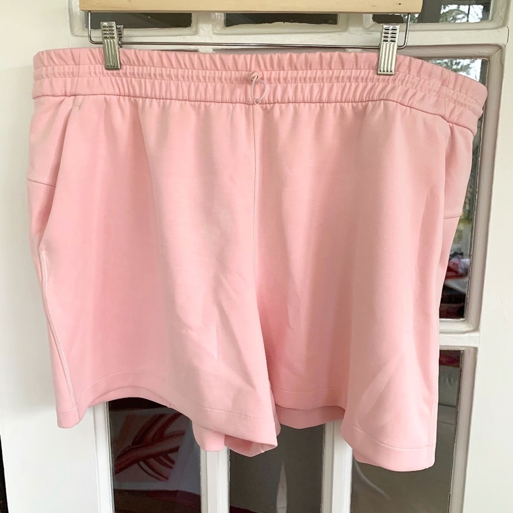 Lululemon High-Rise Shorts (18) strawberry milkshake pink athletic athleisure